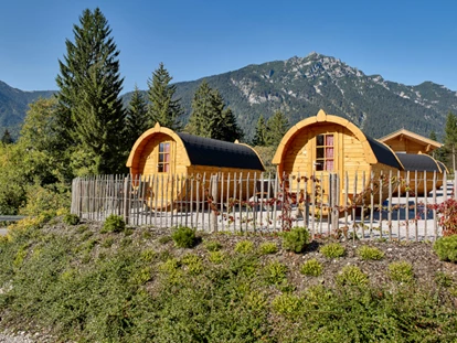 Luxuscamping - Gartenmöbel - Deutschland - Camping Resort Zugspitze Schlaffässer im Camping Resort Zugspitze