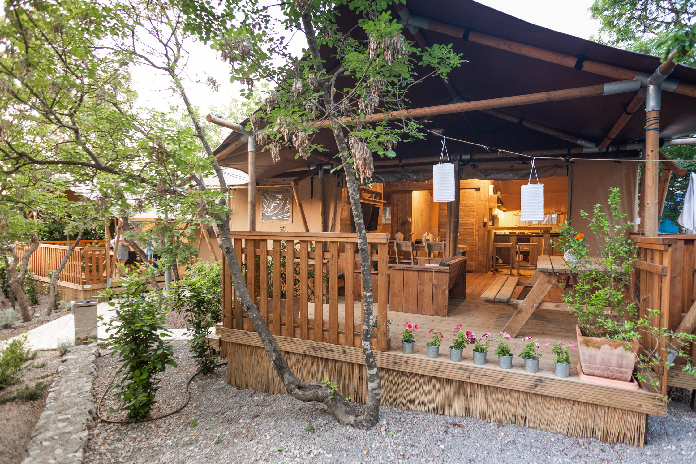 Glamping smještaj - 5 große Glamping-Zelte am Meer