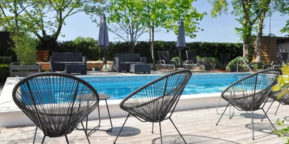 Luxuscamping - TV - Kroatien - Open air relax pool area - B&B Suite Mobileheime für 2 Personen mit eigenem Garten B&B Suite Mobileheime für 2 Personen mit eigenem Garten