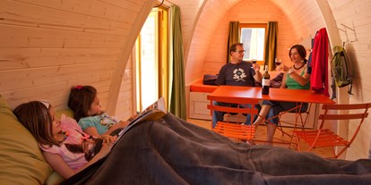 Luxuscamping - Gartenmöbel - Schweiz - Innenansicht - Camping Atzmännig PODhouse - Holziglu gross auf Camping Atzmännig