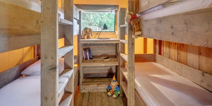 Luxuscamping - Novigrad - Kinderzimmer mit zwei Stockbetten - Lanterna Premium Camping Resort - Valamar Safari-Zelte auf Lanterna Premium Camping Resort