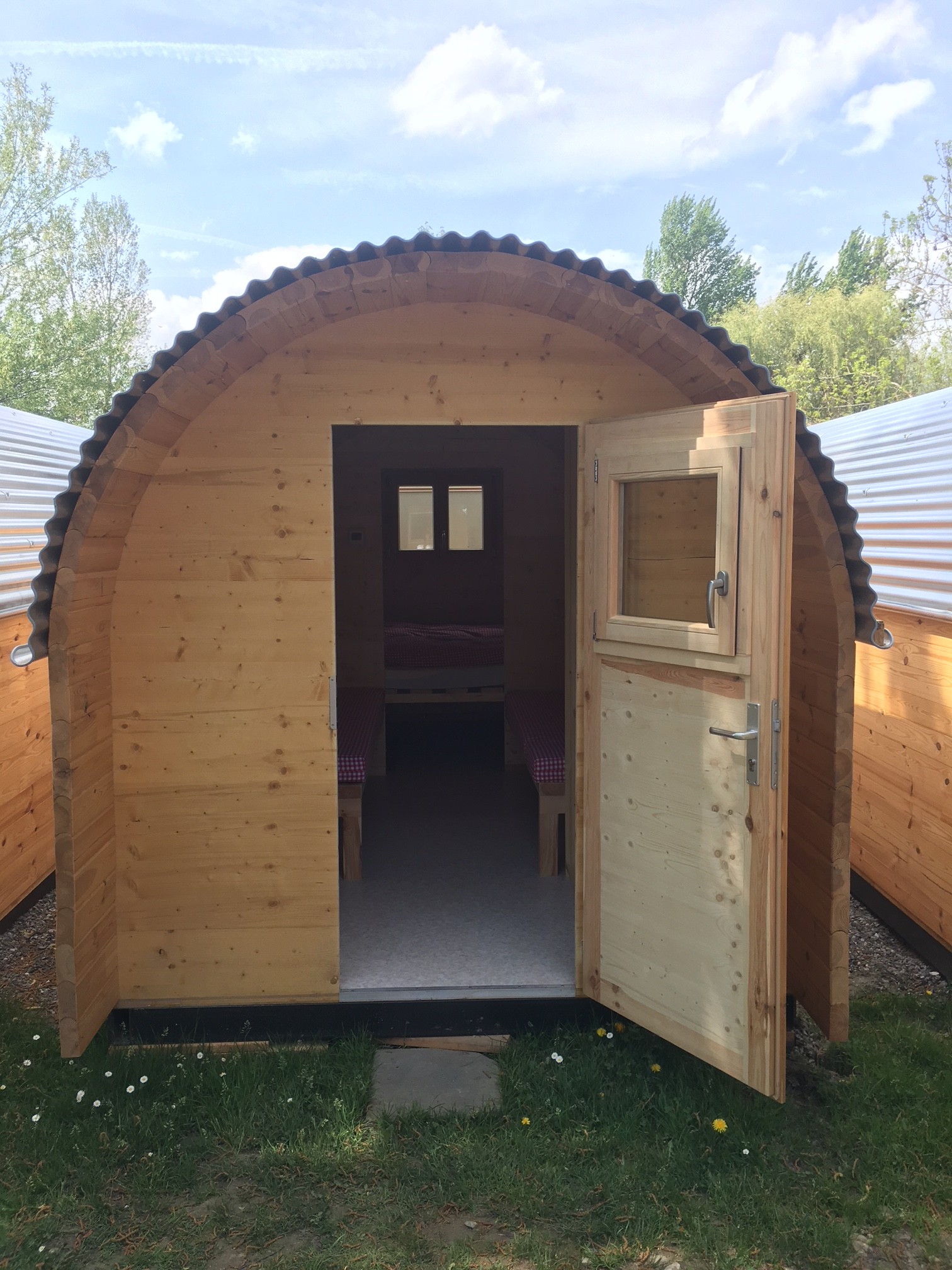 Luxuscamping: Campingplatz Hegne: Schlaf-Häusle auf dem Campingplatz Hegne