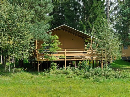Luxury camping - Parkplatz bei Unterkunft - Tyrol - Safari-Lodge-Zelt "Hippo" - Nature Resort Natterer See Safari-Lodge-Zelt "Hippo" am Nature Resort Natterer See