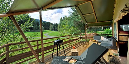 Luxuscamping - Art der Unterkunft: Lodgezelt - Terrasse Safari-Lodge-Zelt "Hippo" - Nature Resort Natterer See Safari-Lodge-Zelt "Hippo" am Nature Resort Natterer See