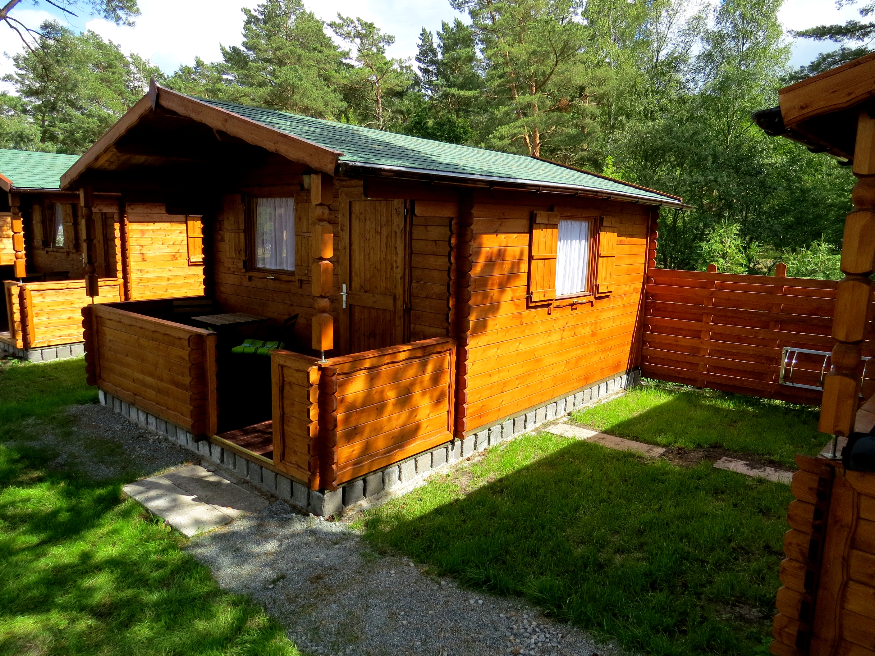 Luxuscamping: Campingpl. NATURCAMP Pruchten: Blockhütten