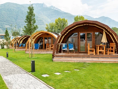 Luxury camping - Parkplatz bei Unterkunft - Switzerland - Campofelice Camping Village Igloo Tube auf Campofelice Camping Village