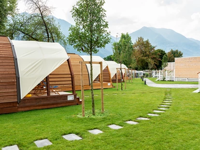 Luxury camping - Parkplatz bei Unterkunft - Switzerland - Campofelice Camping Village Igloo Tube auf Campofelice Camping Village