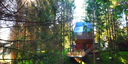 Luxuscamping - Grill - Kvarner - Holzhaus - terrasse mit sitzgarnitur - Plitvice Holiday Resort Holzhaus auf Plitvice Holiday Resort