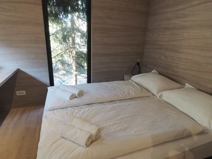Luxuscamping - Parkplatz bei Unterkunft - Kroatien - Doppelzimmer - Plitvice Holiday Resort Holzhaus auf Plitvice Holiday Resort