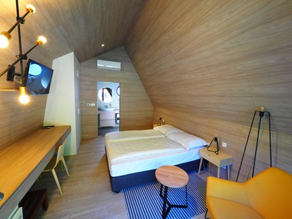 Luxury camping - TV - Croatia - Haus am See - dopplezimmer - Plitvice Holiday Resort Haus am See auf Plitvice Holiday Resort
