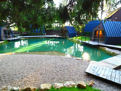 Luxuscamping - Parkplatz bei Unterkunft - Kroatien - Haus am See - Plitvice Holiday Resort Haus am See auf Plitvice Holiday Resort