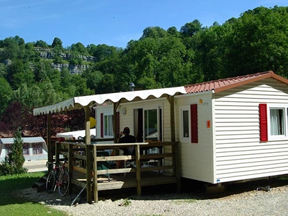 Luxury camping - Kühlschrank - France - Mobilheim Residence außen - Domaine de Chalain Mobilheime Loggia und Residence auf Domaine de Chalain