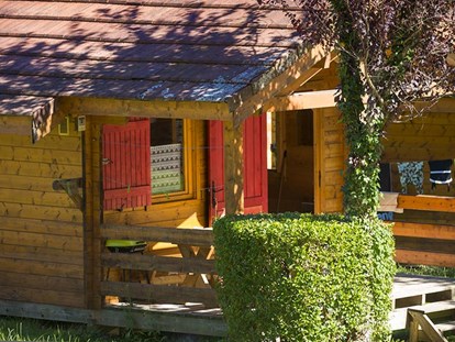 Luxury camping - Art der Unterkunft: Hütte/POD - Domaine de Chalain Bungalows auf Domaine de Chalain