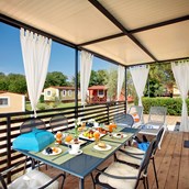 Luxuscamping: Aminess Maravea Camping Resort - Meinmobilheim: Mediterranean Family auf dem Aminess Maravea Camping Resort