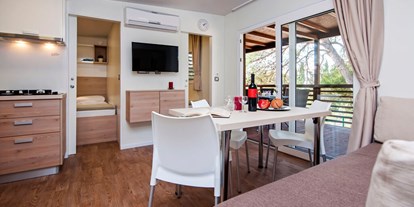 Luxuscamping - TV - Novigrad - Camping Resort Lanterna - Meinmobilheim Mediteran Comfort Family auf dem Camping Resort Lanterna