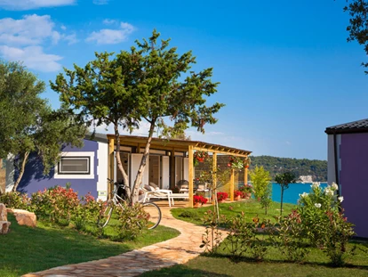 Luxury camping - TV - Croatia - Campingplatz Aminess Sirena - Meinmobilheim Bella Vista auf dem Campingplatz Aminess Sirena