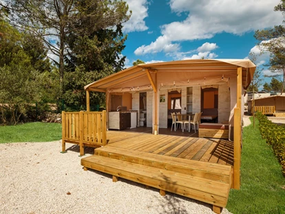 Luxury camping - TV - Croatia - Boutique Campingplatz Santa Marina - Meinmobilheim Premium Two Bedroom Glamping Tent auf dem Boutique Campingplatz Santa Marina