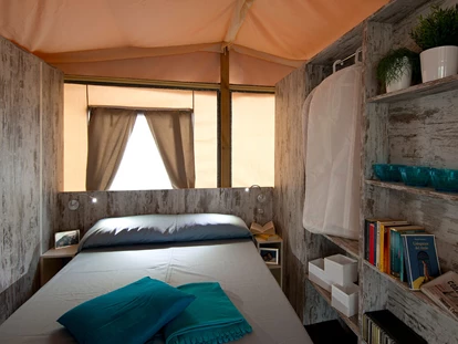 Luxury camping - Dusche - Adria - Boutique Campingplatz Santa Marina - Meinmobilheim Premium Two Bedroom Glamping Tent auf dem Boutique Campingplatz Santa Marina