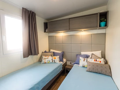 Luxuscamping - Unterkunft alleinstehend - Adria - Campingplatz Porton Biondi - Meinmobilheim Mediteran Premium auf dem Campingplatz Porton Biondi