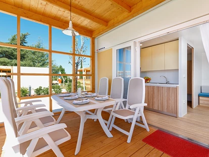 Luxury camping - Gartenmöbel - Istria - Campingplatz Polari - Meinmobilheim Premium auf dem Campingplatz Polari