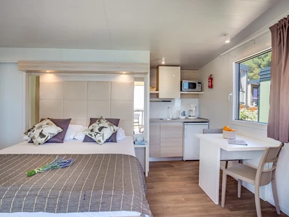 Luxuscamping - Dusche - Adria - Ježevac Premium Camping Resort - Meinmobilheim Lungomare Premium Romantic auf dem Ježevac Premium Camping Resort