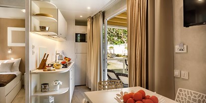 Luxuscamping - Kochmöglichkeit - Banjol - Padova Premium Camping Resort - Meinmobilheim Marine Premium auf dem Padova Premium Camping Resort