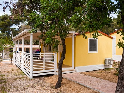 Luxuscamping - Preisniveau: exklusiv - Zadar - Campingplatz Park Soline - Meinmobilheim Comfort Family auf dem Campingplatz Park Soline