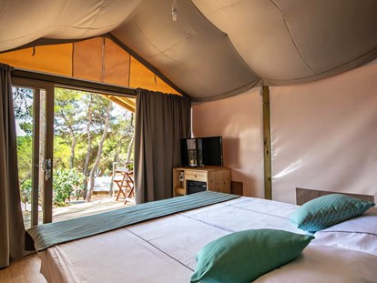 Luxury camping - Preisniveau: exklusiv - Pomer - Arena One 99 Glamping - Meinmobilheim Mini Lodge auf dem Arena One 99 Glamping