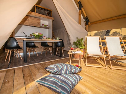 Luxuscamping - Dusche - Adria - Arena One 99 Glamping - Meinmobilheim Two bedroom safari tent auf dem Arena One 99 Glamping