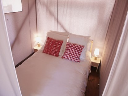 Luxuscamping - getrennte Schlafbereiche - Frankreich - Mille Etoiles Safari-Zelte auf Mille Etoiles