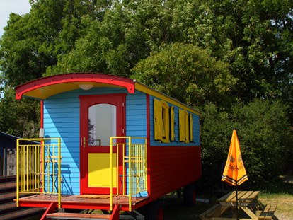 Luxury camping - Kühlschrank - Ostsee - Camp Langholz Zirkuswagen auf Camp Langholz
