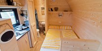 Luxuscamping - Teeküche und Doppelbett in der Lodge ©Campingpark Kerstgenshof - Lodge für Familien auf dem Campingpark Kerstgenshof