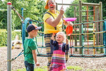 Glampingunterkunft: Clown Ati mit Kindern - Großes Germanenhaus für 6 Personen am Alfsee Ferienpark