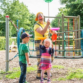 Glampingunterkunft: Clown Ati mit Kindern - Großes Germanenhaus für 6 Personen am Alfsee Ferienpark
