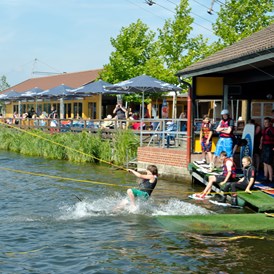 Glampingunterkunft: Wasserskilift am Alfsee - Großes Germanenhaus für 6 Personen am Alfsee Ferienpark