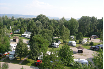 Glampingunterkunft: Luftaufnahme Campingplatz - Mobilheime auf Donaupark Camping Tulln