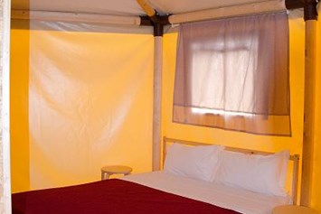 Glampingunterkunft: Glamping-Zelte: Schlafzimmer mit Doppelbett - Glampingzelte auf Camping Rialto