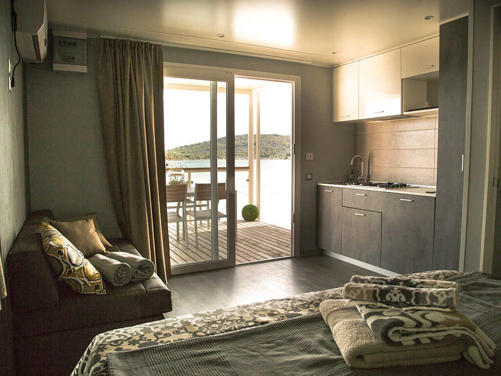 Luxuscamping - Šibenik - Olivia Green Camping - Meinmobilheim Premium Couple Camping Villa Seaview auf dem Olivia Green Camping