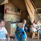 Luxuscamping: Tendi safarizelt mit Badezimmer aug Camping Rosselba Le Palme - Tendi safarizelt mit Badezimmer auf Camping Rosselba Le Palme