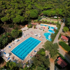 Glampingunterkunft: Schwimmbad und pool auf Camping Rosselba Le Palme - Tendi safarizelt mit Badezimmer auf Camping Rosselba Le Palme