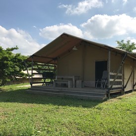 Glampingunterkunft: Tendi Safarizelt mit Badezimmer auf Camping Podere sei Poorte - Tendi safarizelt mit Badezimmer auf Camping Podere sei Poorte