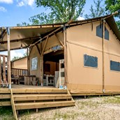 Glampingunterkunft - Tendi Lodgezelt mit Badezimmer - Tendi Lodgezelt mit Badezimmer auf Camping L'Ardechois