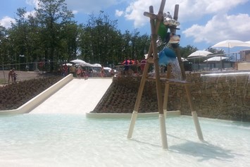 Glampingunterkunft: Spotty Schwimmbad mit kleiner Rutsche und weichem Boden - Tendi safarizelt mit Badezimmer auf Camping Orlando in Chianti