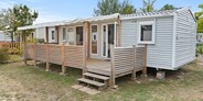 Luxuscamping - Hérault - Mobilheim Moda 6 Personen 3 Zimmer 2 Badezimmer von Vacanceselect auf Camping Le Castellas