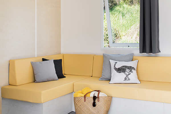 Luxuscamping - Parkplatz bei Unterkunft - Montpellier - Camping Le Castellas - Vacanceselect Mobilheim Privilege Club 6 Personen 3 Zimmer  von Vacanceselect auf Camping Le Castellas