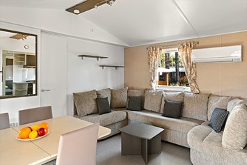 Glampingunterkunft: Mobilheim Moda 6 Personen 3 Zimmer Klimaanlage 2 Badezimmer von Vacanceselect auf Camping Le Neptune