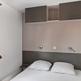 Glampingunterkunft: Mobilheim Moda 6 Personen 3 Zimmer Klimaanlage 2 Badezimmer von Vacanceselect auf Camping Le Neptune