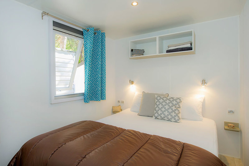 Camping de luxe - Gartenmöbel - Camping Les Vignes - Vacanceselect Mobilheim Premium 4 Personen 2 Zimmer von Vacanceselect auf Camping Les Vignes