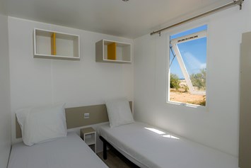 Glampingunterkunft: Mobilheim Moda 6 Personen 3 Zimmer Klimaanlage von Vacanceselect auf Camping Les Vignes