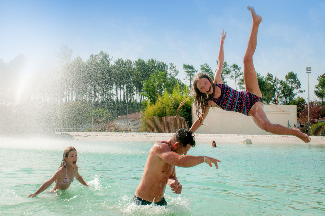 Glampingunterkunft: Mobilheim Moda 6 Personen 3 Zimmer Klimaanlage 2 Badezimmer von Vacanceselect auf Camping Les Vignes